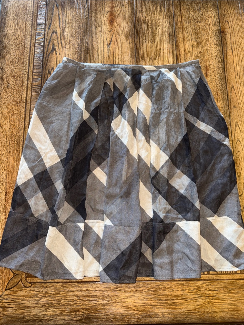 Burberry Black Gray and White Plaid 100%Silk Chiffon A-Line Skirt 2005